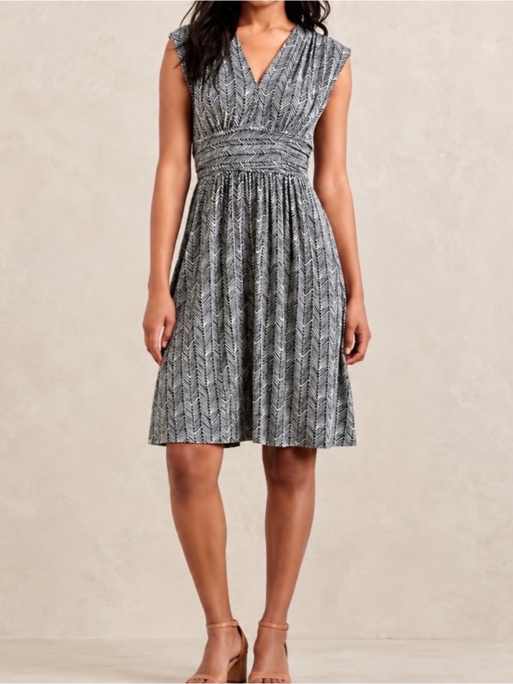 Tracy Reese Feather Print Dress M Gray Black Jersey Empire Waist Knee Length - Picture 1 of 11